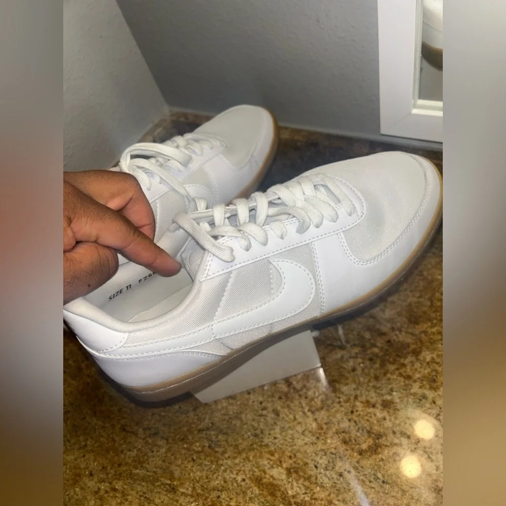 Women's Nike Field General Sneaker (Women) 11 Good used condition sneaker - Picture 6 of 7